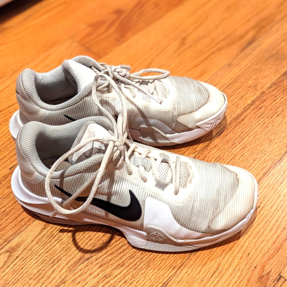 Nike Legend Essential court sneakers Mens 8